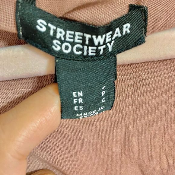 🔔 STREETWEAR Distressed Top ($25 for 3 items) - Picture 4 of 4